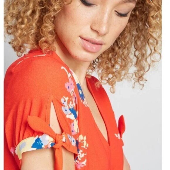Modcloth Ideal Discovery Short Sleeve Blouse-‎ Red Floral- Size Small - Picture 3 of 12
